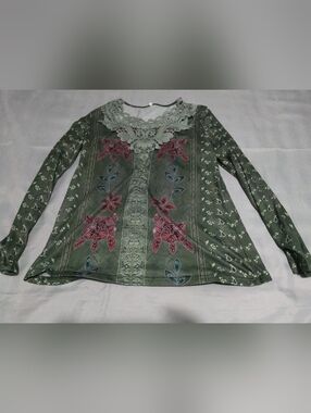 🖤4/$10 Women's Olive Green Floral Embroidered Long-Sleeve Top